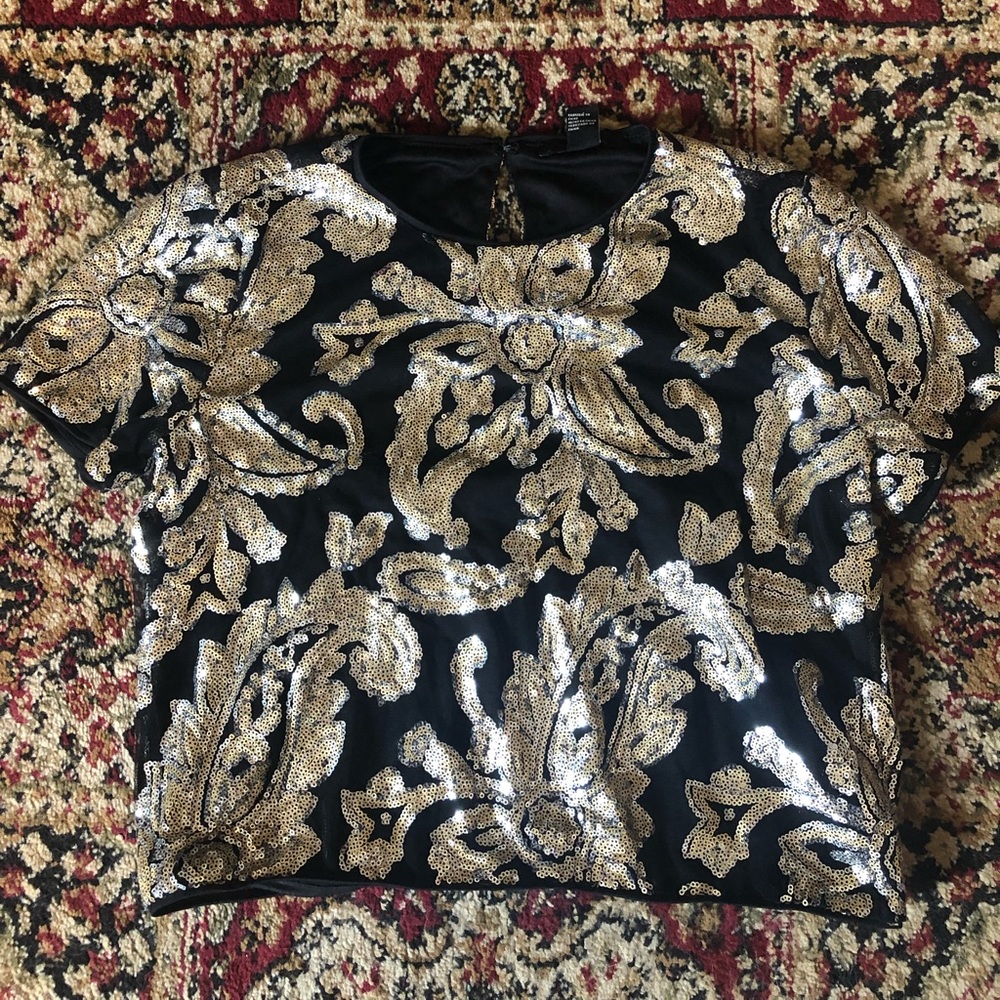 🛍 Super cute sequin shirt!